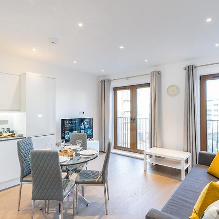 St Albans 2 Bed Luxury City Apartment, 5 Mins Walk To Train & Allocated Parking Luaran gambar