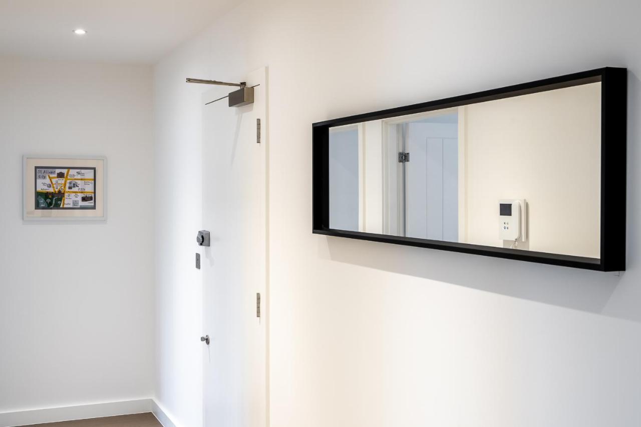 St Albans 2 Bed Luxury City Apartment, 5 Mins Walk To Train & Allocated Parking Luaran gambar