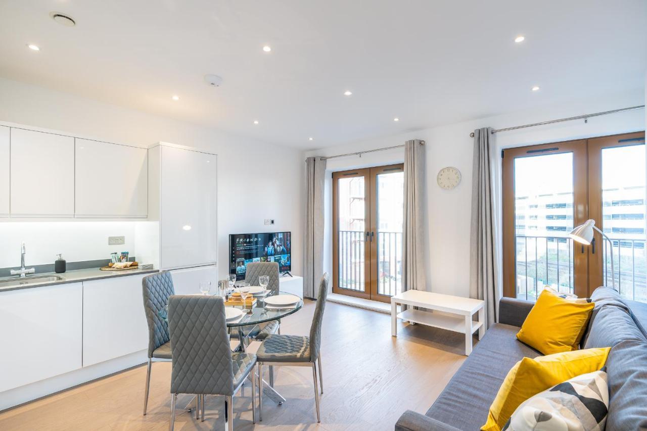 St Albans 2 Bed Luxury City Apartment, 5 Mins Walk To Train & Allocated Parking Luaran gambar